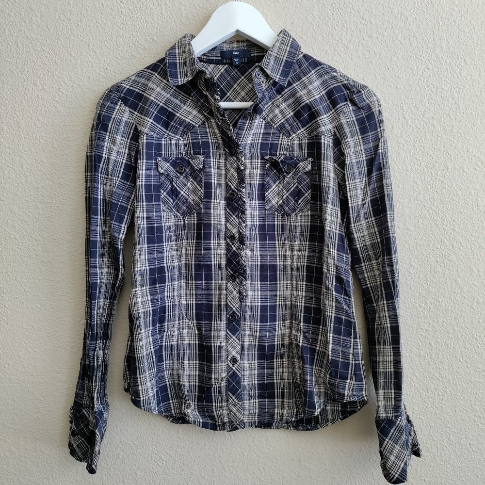 Gap Blue plaid button down shirt with ruffle trim Size M